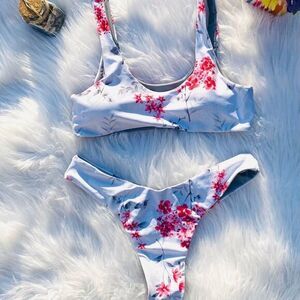 😘 M ZAFUL flowered bikini size 6, like new